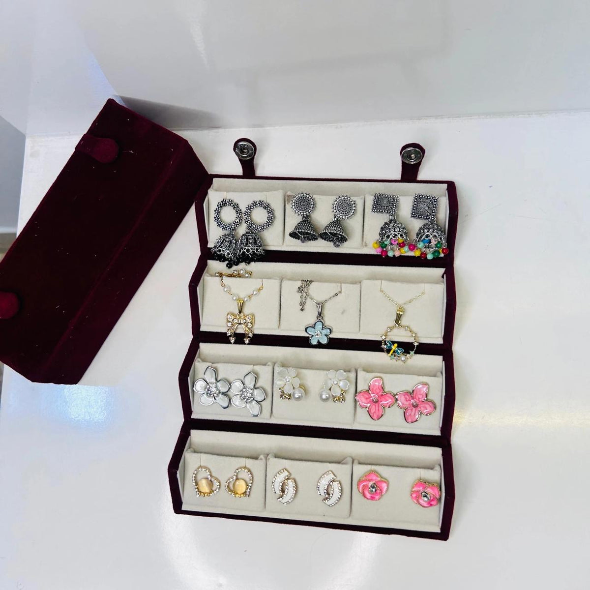 Cherry red earrings organiser
