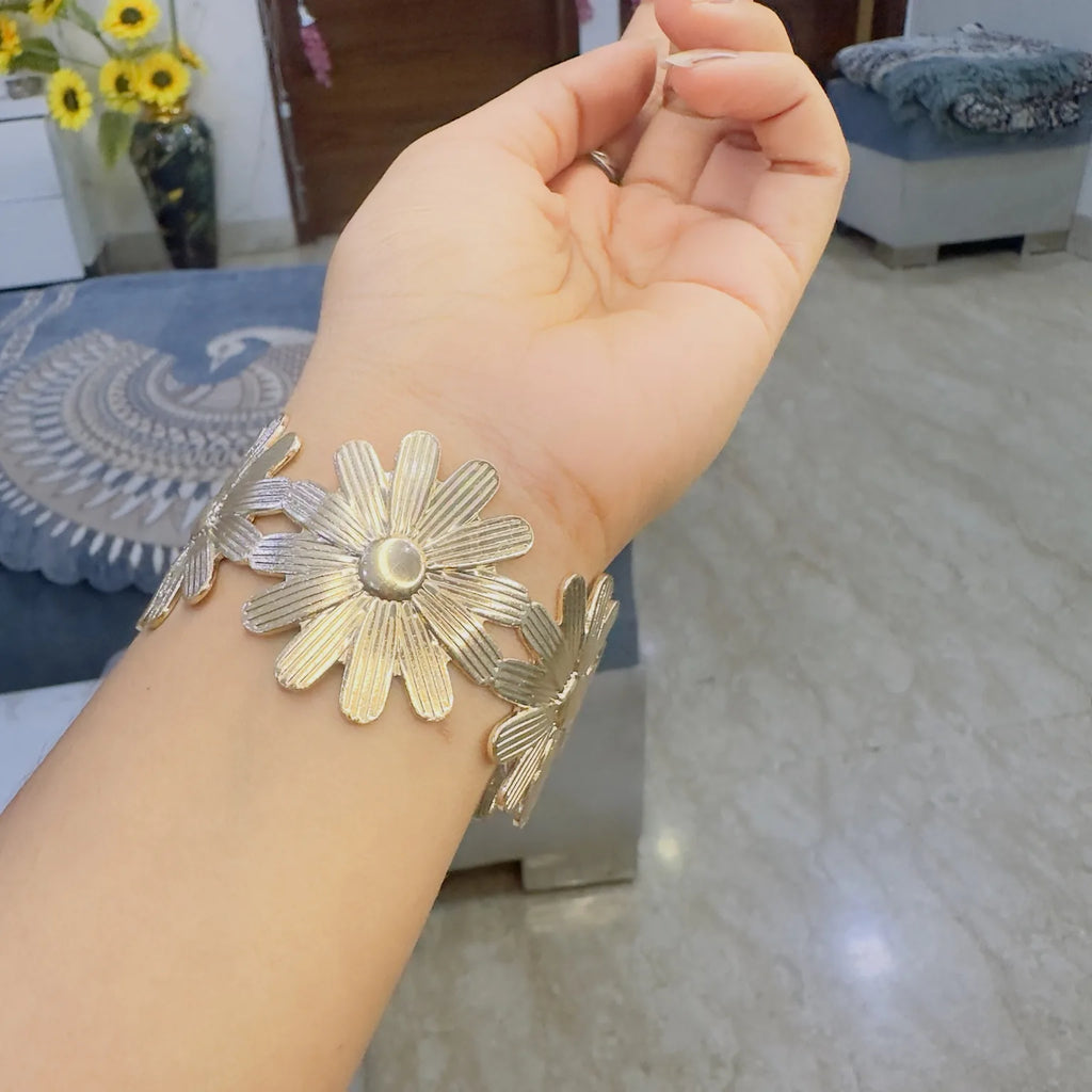 Anti tarnish Flower Bracelet