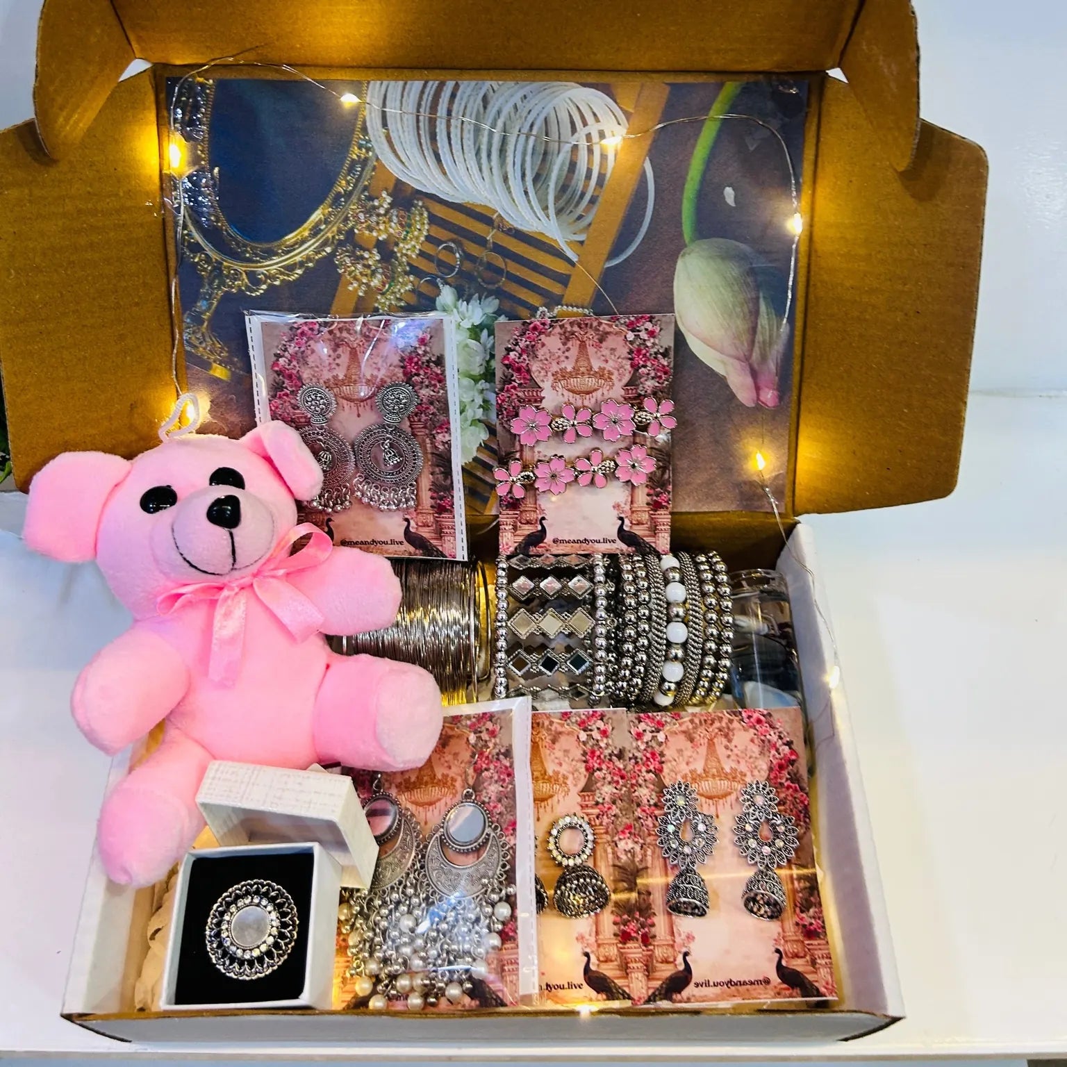 🎀 Desi Diva Gift Box
